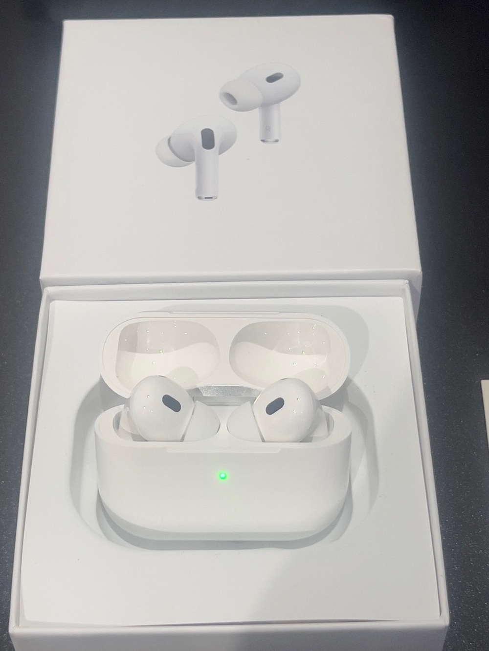 Apple White Wireless Earbuds with Charging Case